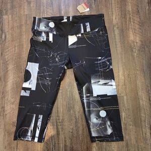 Reebok Speedwick Workout Capri Leggings Black Print XL New With Tags